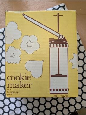 Cookie Maker Press - Yellow White Brown Design
